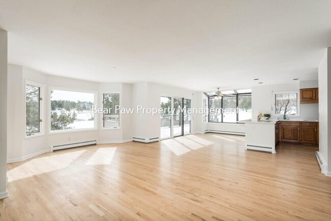 Building Photo - Beautiful Home in Genesee!!