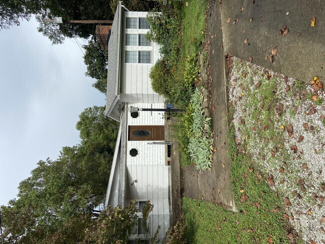 Building Photo - 235 E 2nd St