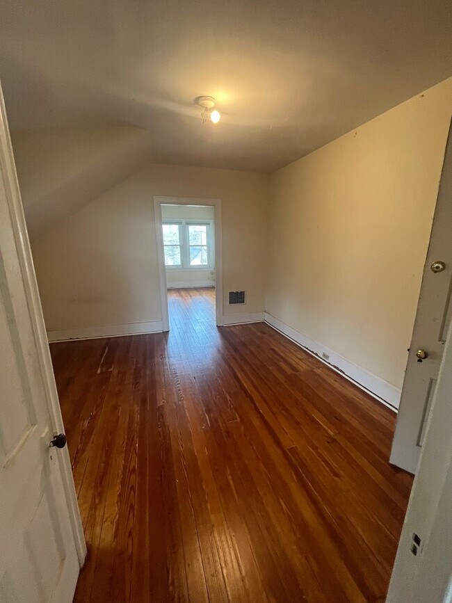 Building Photo - 3523 Clifton Ave