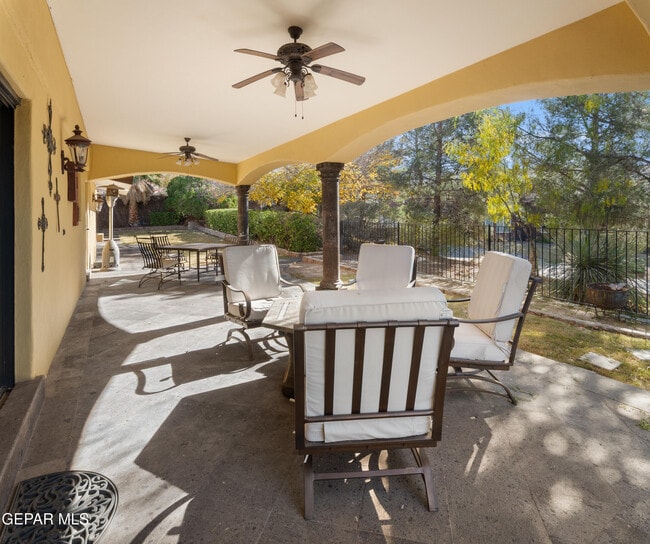 Building Photo - 6204 Pinehurst Dr