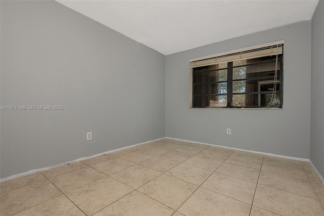 Building Photo - 20536 NE 6th Ct