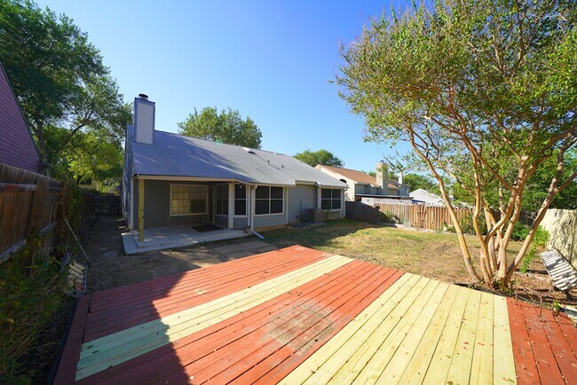 Building Photo - Great Home Near Randolph AFB - Realtor Com...