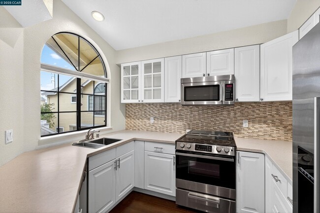 Building Photo - 1202 Devonwood