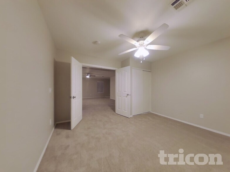 Building Photo - 11522 W Charter Oak Rd