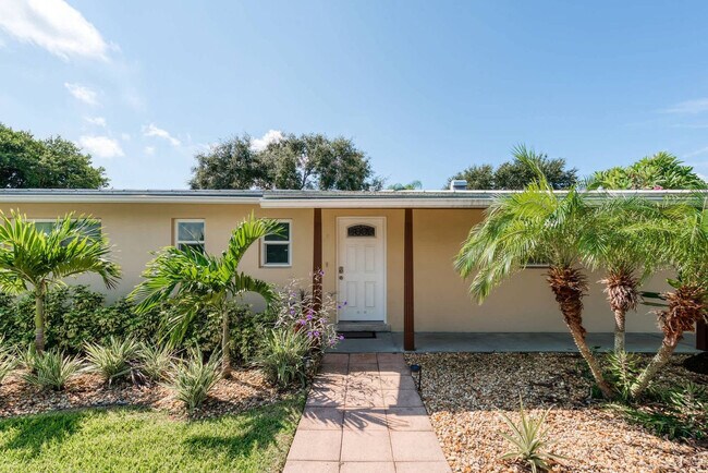 Building Photo - 228 Curacau Dr