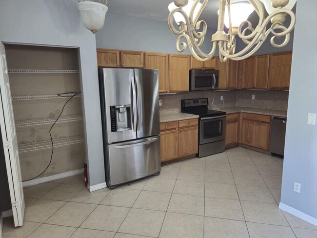 Building Photo - Prime Location & Modern Comfort in Greenacres! 3 Bed 2.5 Bath Townhouse