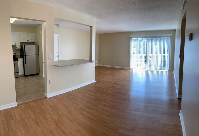 Building Photo - 2nd story, 2/1, updated unit on the Winter Park/Maitland border!!