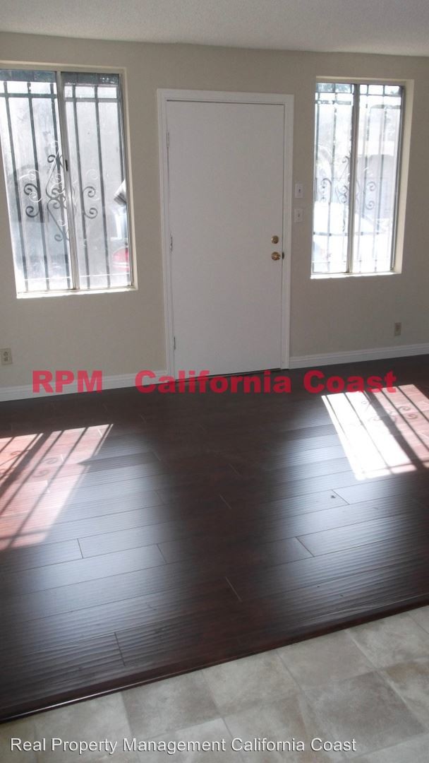 Building Photo - 4831 Santa Ana St