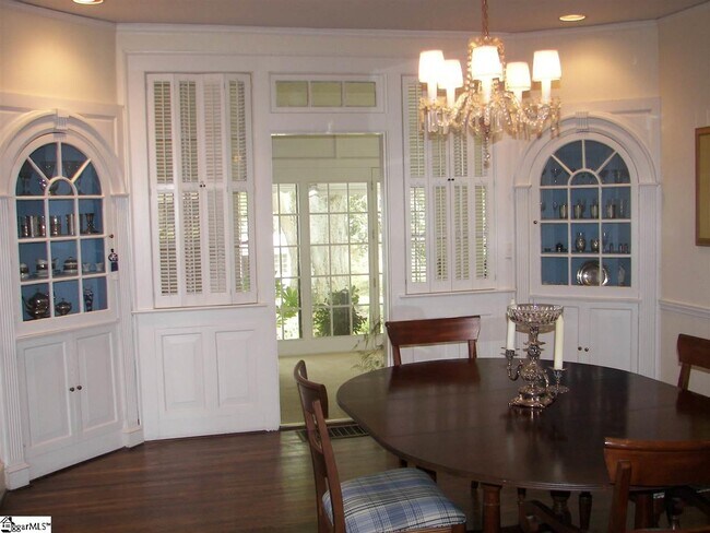 Building Photo - 101 W Augusta Pl