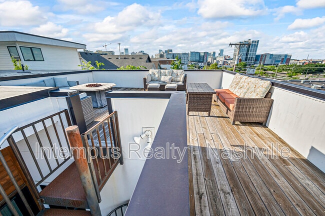 Building Photo - 958 9th Ave S