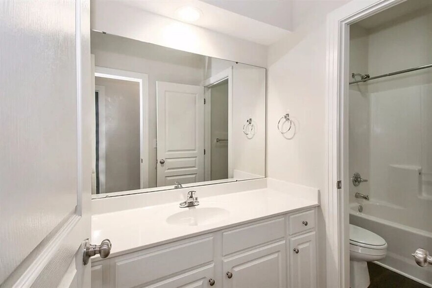 Building Photo - 20229 Colony Point Ln