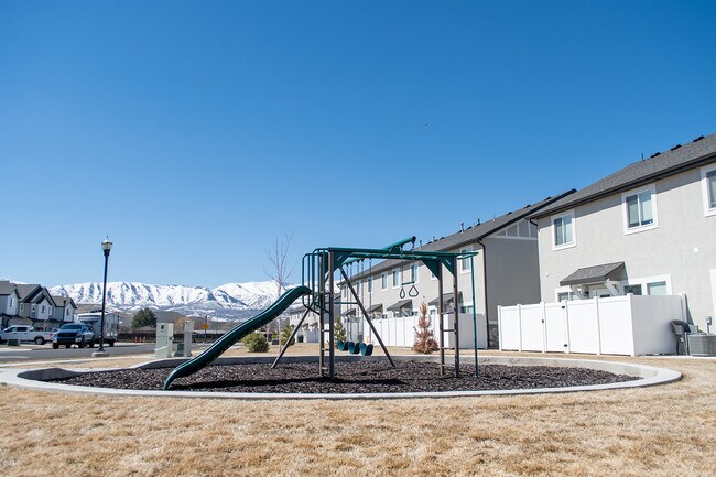Building Photo - 396 N 100 W