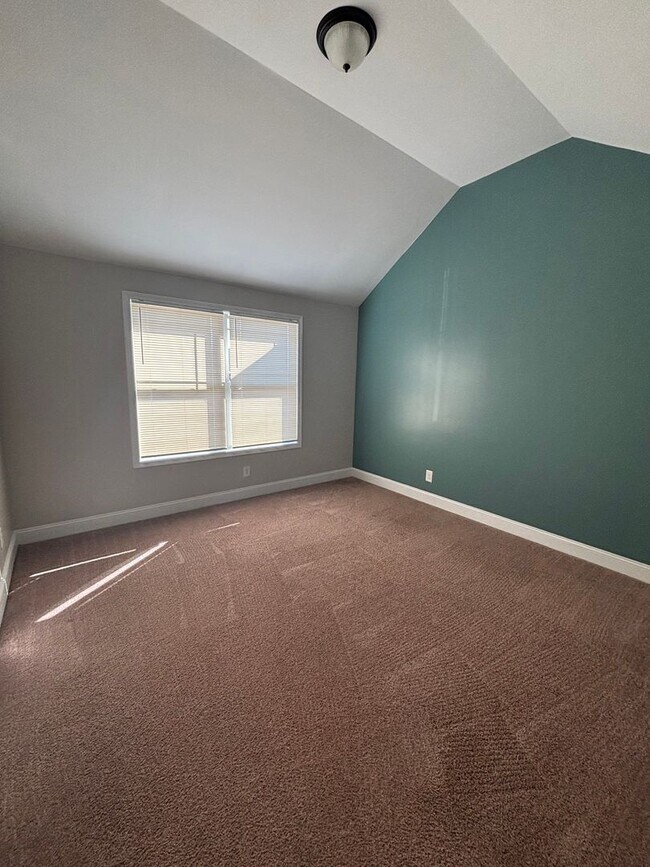 Building Photo - Luxury Home