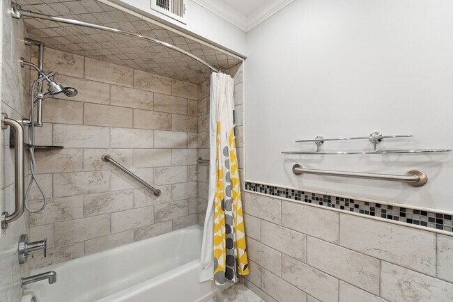 Building Photo - Welcome to this beautiful 4-bedroom, 3-bathroom home in Tempe Arizona!