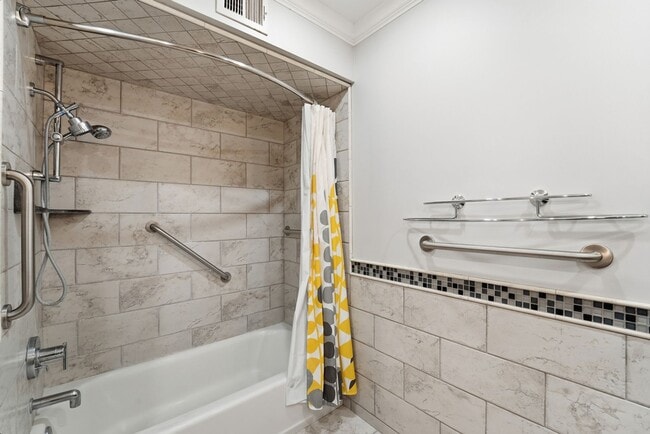 Building Photo - Welcome to this beautiful 5-bedroom, 3-bathroom home in Tempe Arizona!