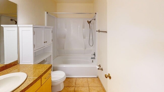 Building Photo - Light-Filled Upstairs Condo in a Prime Location