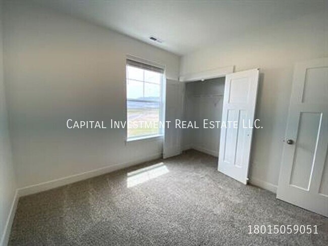 Building Photo - 947 W Coral Charm Wy