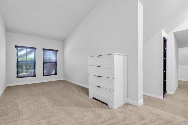 Building Photo - 17 Bellingham Ct