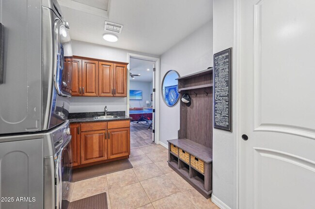 Building Photo - 351 N Cloverfield Cir