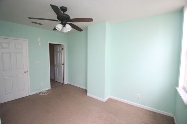 Building Photo - Simply Perfect Canton 2bd/2ba Rowhome w/ Parking! Available 5/11