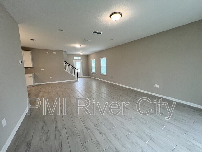 Building Photo - 125 Farmfield Dr