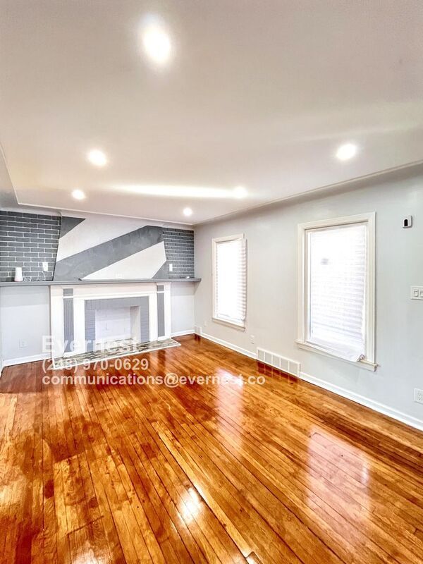 Building Photo - 18514 Manor