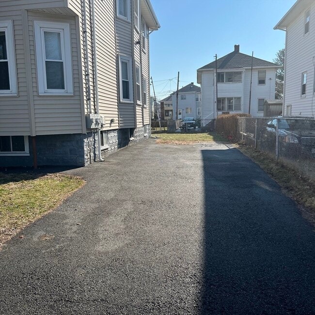 Building Photo - 18-20 Fleming St