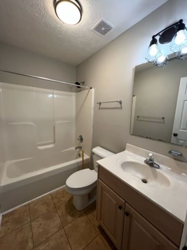 Building Photo - Spacious 4 Bed, 2.5 Bath Home in Cameron