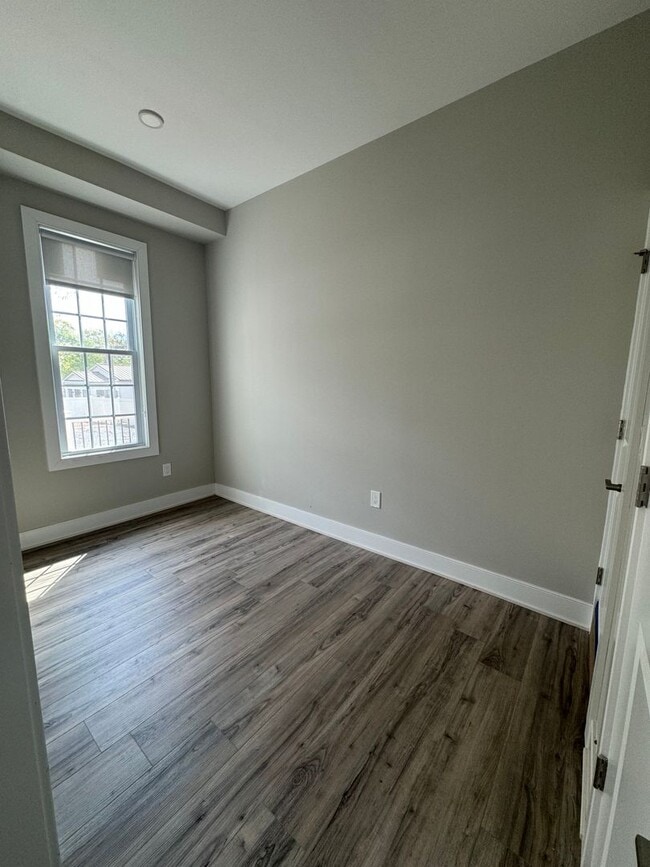 Building Photo - 2BR + Bonus Space in Downtown Somerville