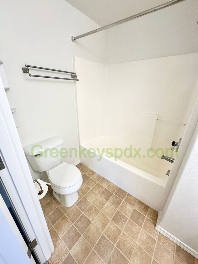 Building Photo - Amazing 2-Bedroom Townhouse with 2.5 Bathrooms, Attached Garage, Private Fenced Patio