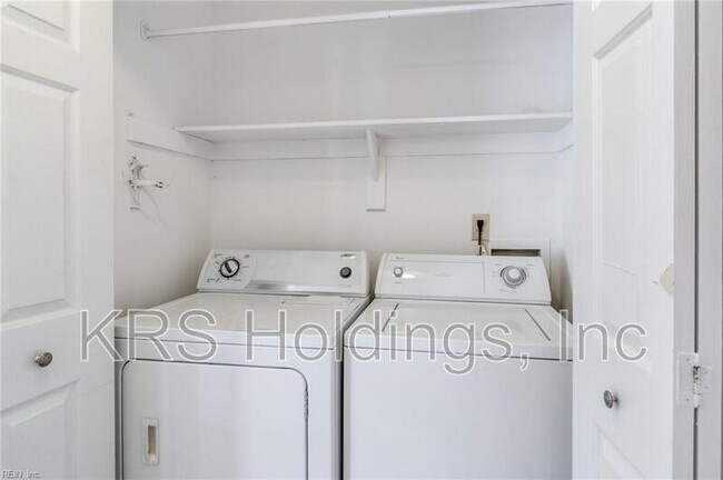 Building Photo - 819 Zircon Ct