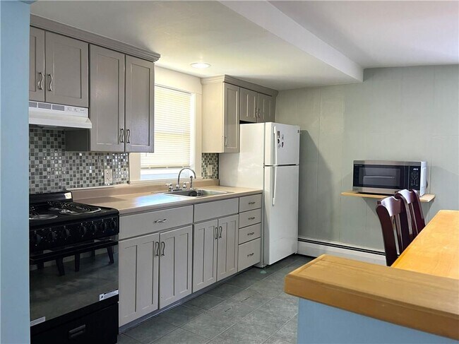 Building Photo - 77 Narragansett Ave