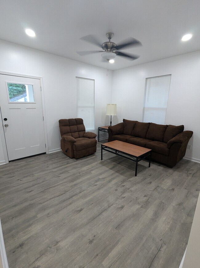 Livingroom - 1814 Dodson Ave
