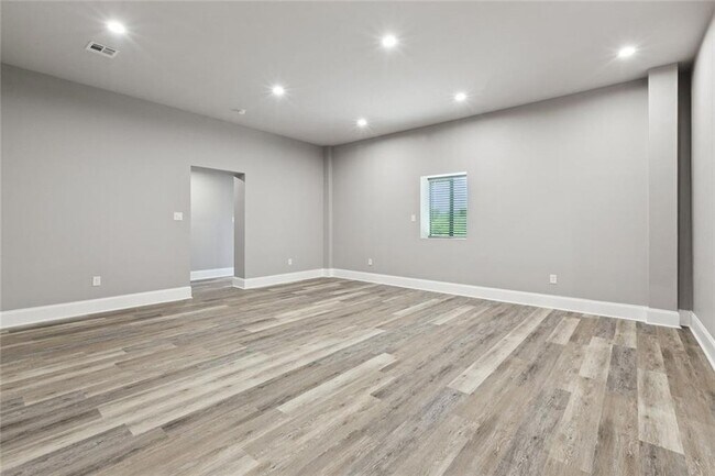 Building Photo - 1400 Woodland Hwy