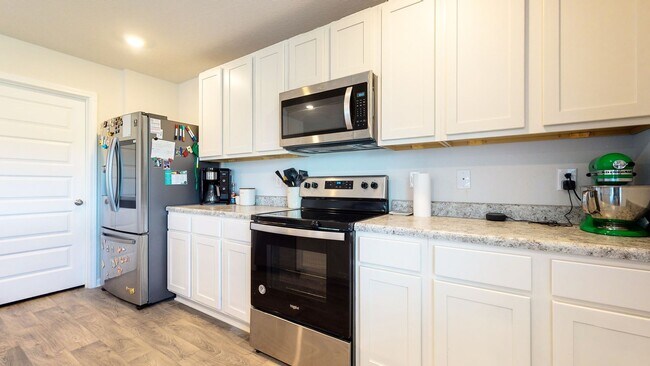 Building Photo - Hammock Bay! 4 bed 2.5 bath home located i...