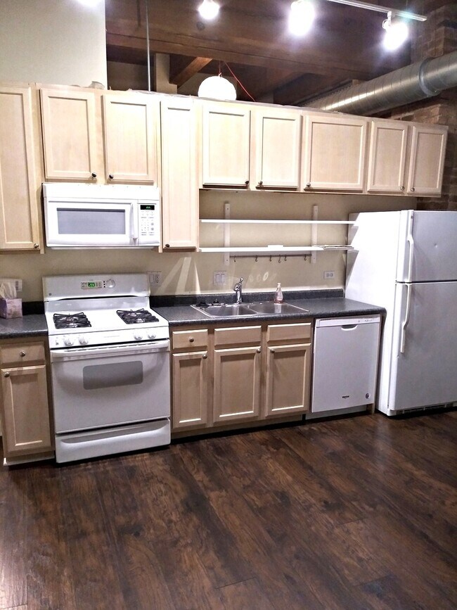 Primary Photo - 1500 W Monroe St