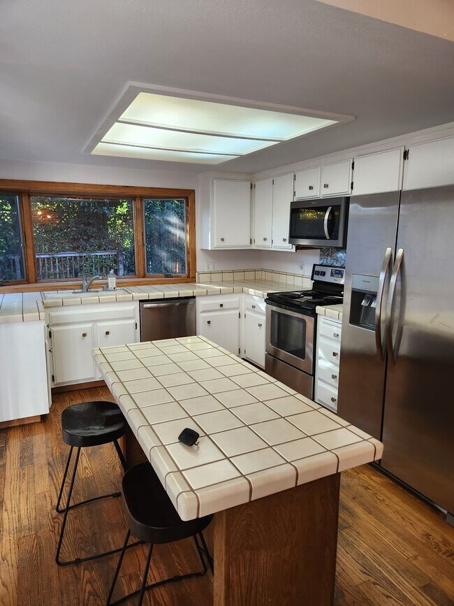 Building Photo - Rincon Valley 4 Bedroom, 2 Bathrooms w/Pool Great Santa Rosa Neighborhood