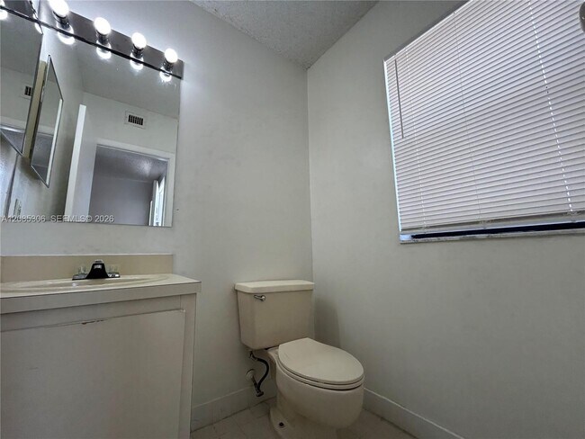 Building Photo - 5200 NW 31st Ave
