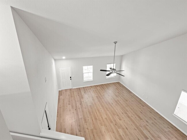 Building Photo - 303 Camellia Dr