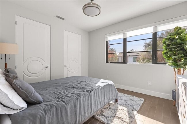 Building Photo - 1049 N Kentucky Ave