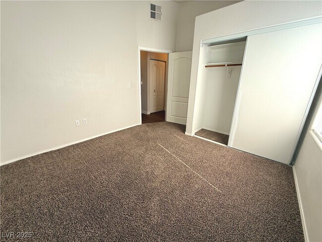 Building Photo - 2305 W Horizon Ridge Pkwy