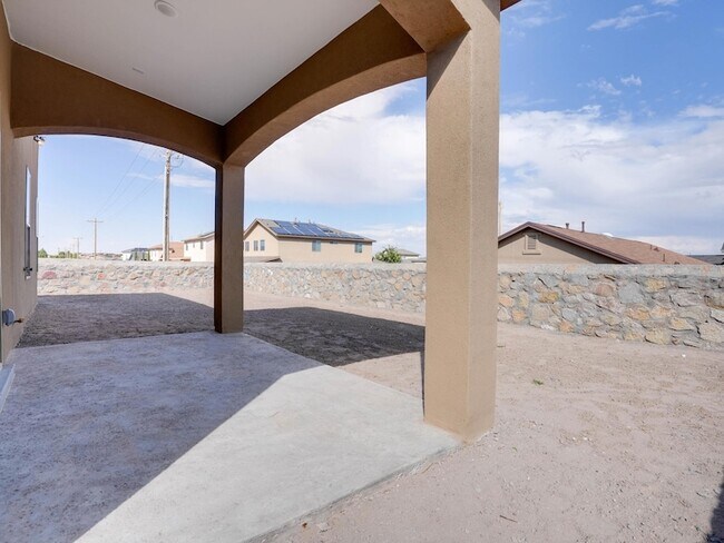 Building Photo - 392 Frodsham St