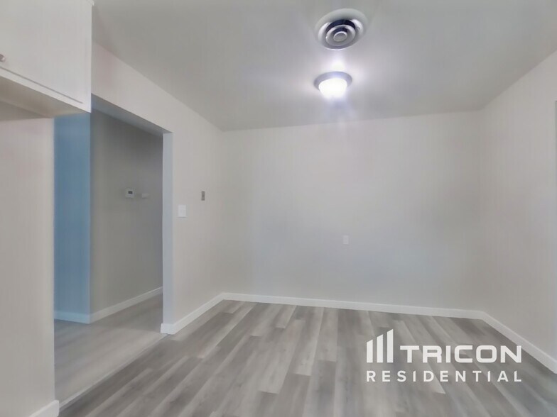 Building Photo - 1508 Crestview Dr