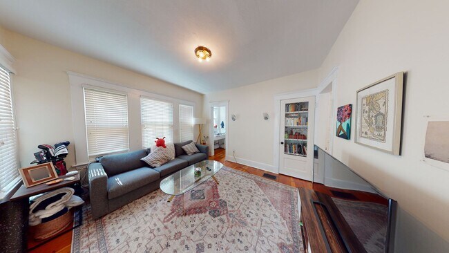 Building Photo - [In-Unit Laundry; Garden] Townhouse-Style Living, with Historical Details & Parking!