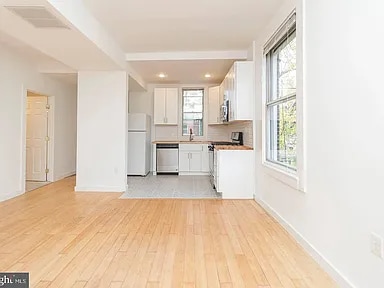 Building Photo - 4814 Chester Ave