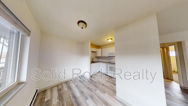 Building Photo - 1411 S Corona Ave