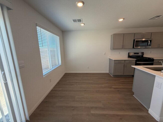 Building Photo - New Build - Never Lived In