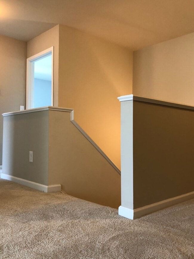 Building Photo - Stunning 3 bedroom, 2 1/2 bath 2 story home