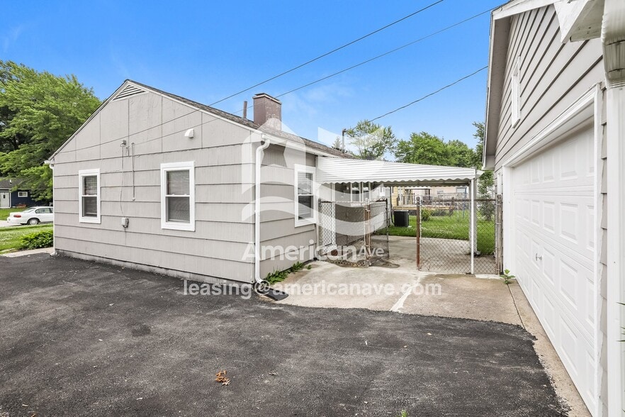 Building Photo - 4522 Riverside Dr