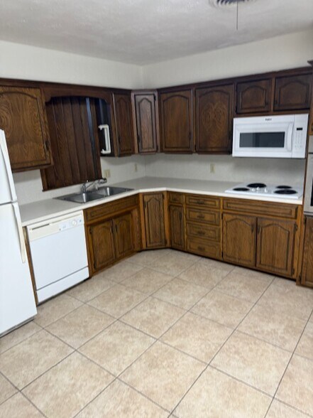 Building Photo - 1344 Meadow Ln